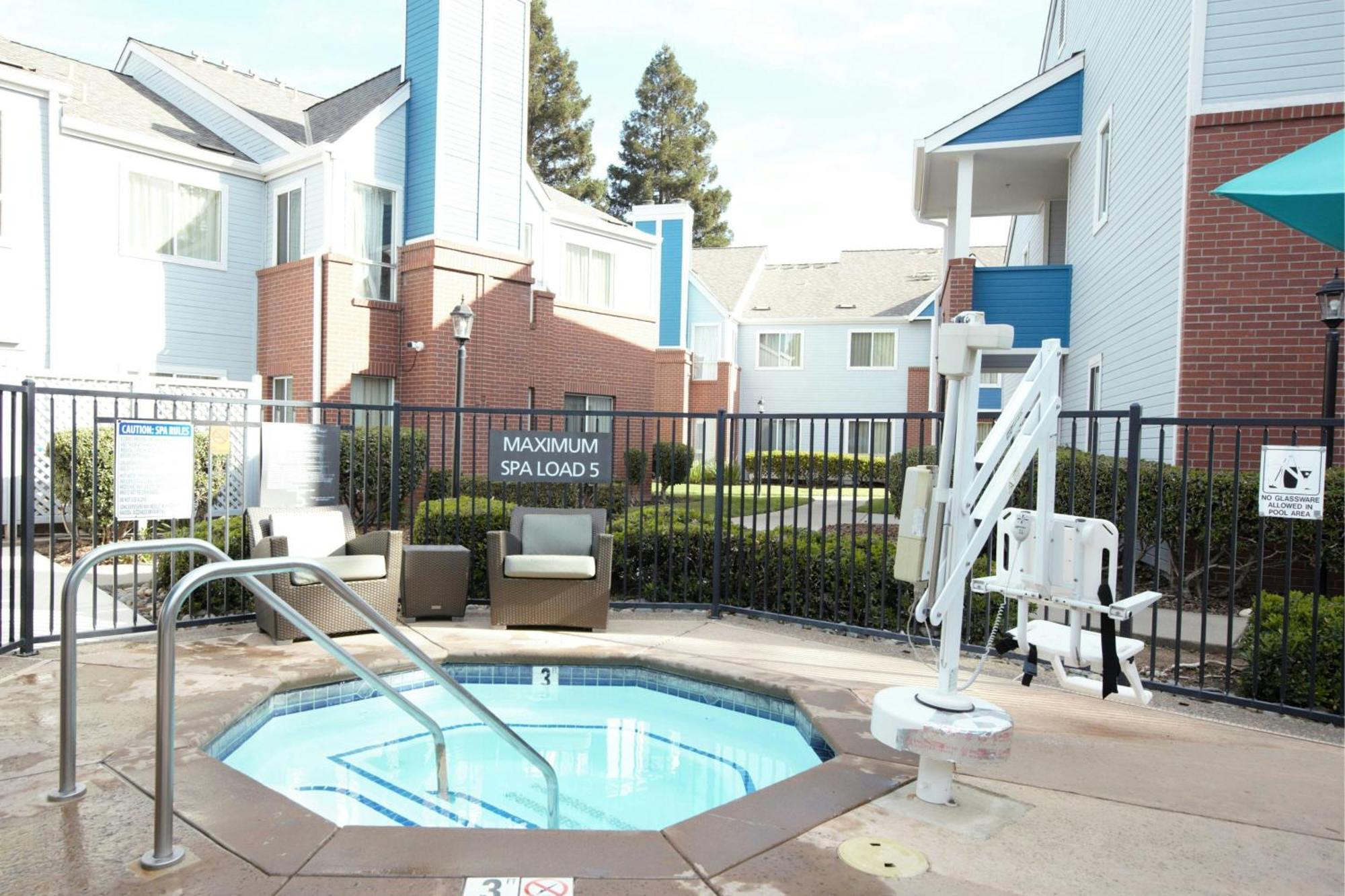 Hotel By Marriott Airport Natomas 3*