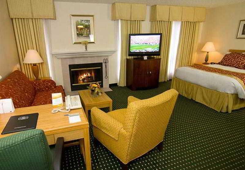 Hotel By Marriott Airport Natomas 3*