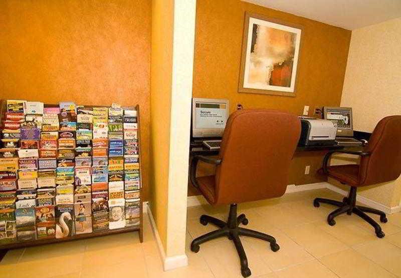 By Marriott Airport Natomas Hotel 3*