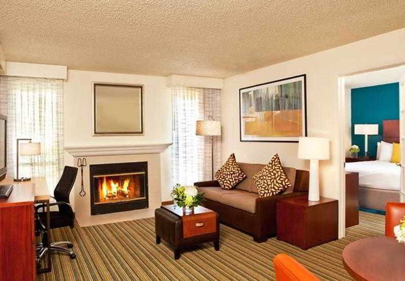 By Marriott Airport Natomas Hotel