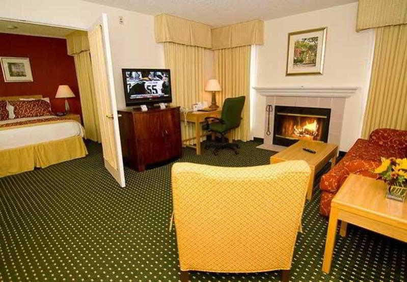By Marriott Airport Natomas Hotel